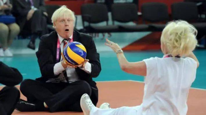 
读品：球迷进场丨头球丨多特蒙德|ky集团首页(图2)