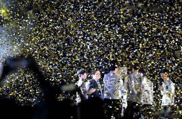 
IG和FPX都还没有拿到复制冠军奖杯！【ky开元】(图3)